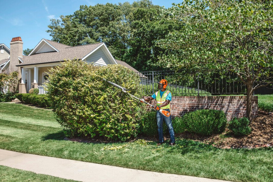 taille-haie à batterie hla 135 à portée étendue